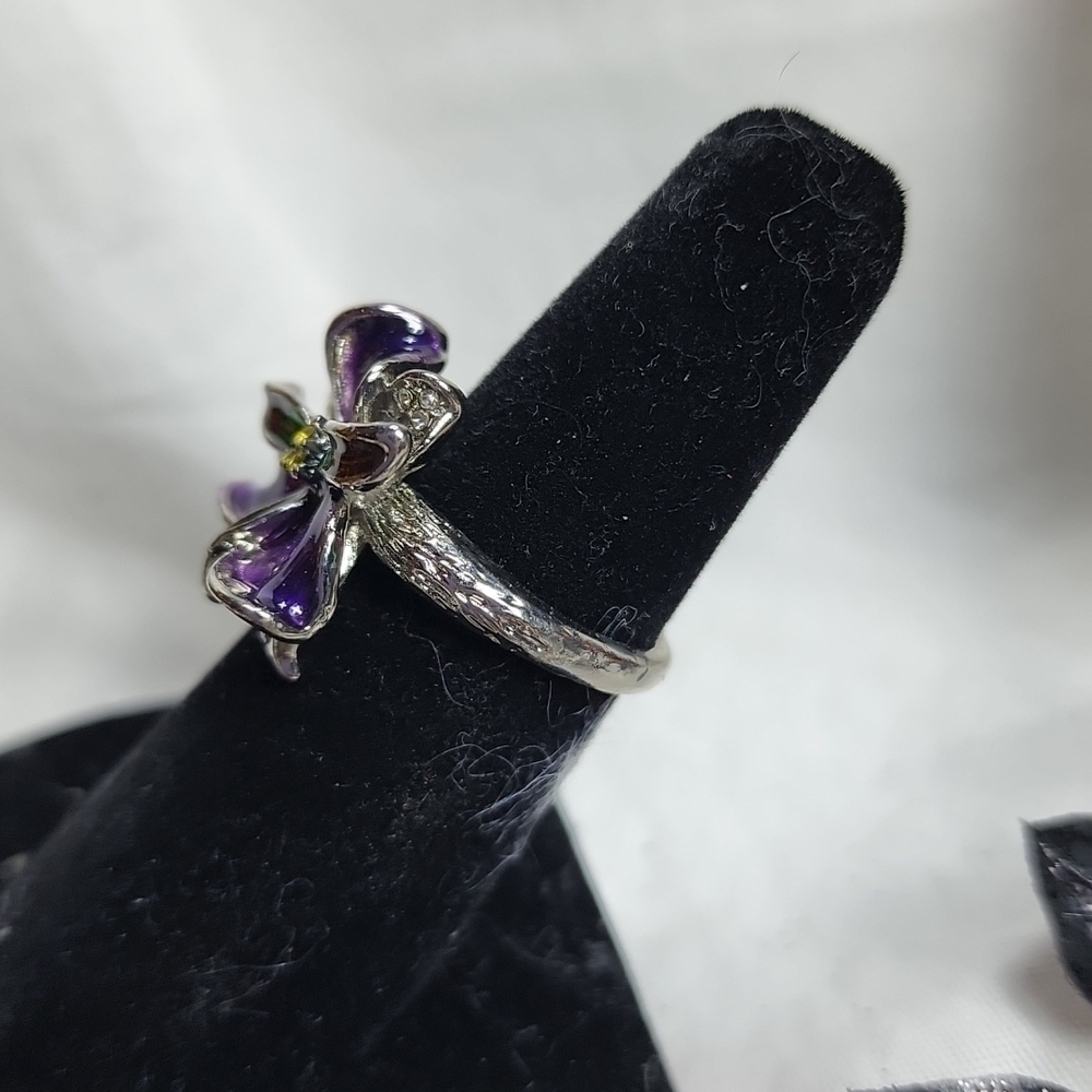 ๐NWOT STERLING SILVER FLOWER RING๐ - Picture 3 of 4
